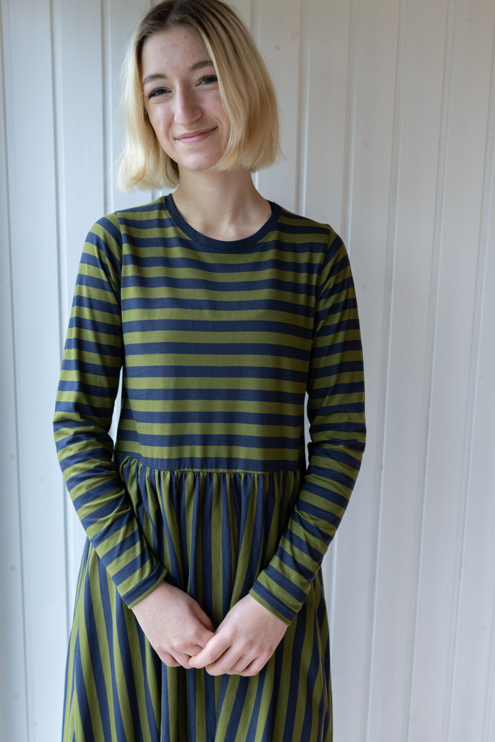 Kleid danekroeyer in den farben navy/olive gestreift von Danefae