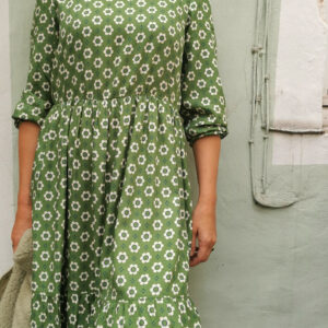 Fließendes Kleid im Floral Tile Muster von About Betty